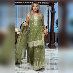 Conjunto de salwar kameez de georgette de diseñador con top con bordado de hilo grueso y pantalón plazzo con dupatta para salidas informales, corte moderno. - Product Image 3