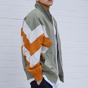 Conjunto de ropa deportiva de bloque de Color personalizado para hombre 2025, chaqueta cortavientos ligera y pantalones cortos, ropa deportiva de 2 piezas para gimnasio, ropa de calle para correr - Product Image 3