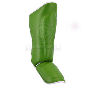 Protège-tibias de boxe à toucher doux et facile à enfiler, avec un design équilibré et un port confortable - Product Image 4