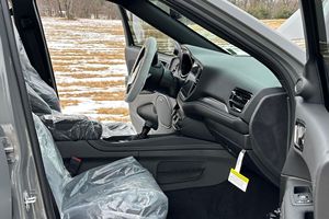 Durango SRT Hellcat 2021, Motor V8 Supercargado de 710 HP, Tracción en las Cuatro Ruedas, Acabado Exterior Down-Badged - Product Image 5