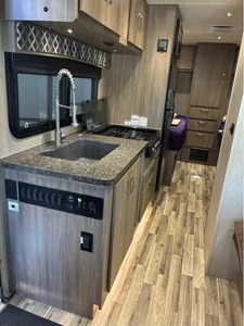 PROVEEDOR DE Autocaravanas Usadas DY NAMAX REV 24TB CLASE B+ 2018 en Venta - Product Image 5
