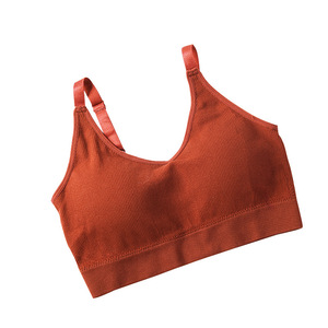 บราเล็ตต์และกางเกงขาสั้นไร้โครงแบบถักสำหรับผู้หญิง รับผลิตแบบ OEM ODM ปรับแต่งได้ สไตล์ลำลองเอวต่ำ ลายเรียบ พร้อมโลโก้บนคัพ - Product Image 4