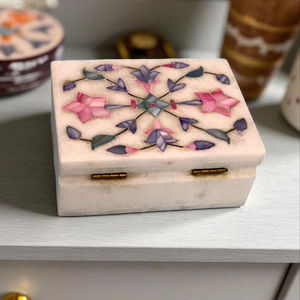 กล่องเครื่องประดับฝังหินอ่อนสีขาวทำด้วยมือพลอยสีชมพูและสีฟ้าดีไซน์ดอกไม้งานฝีมือชั้นเยี่ยม - Product Image 1