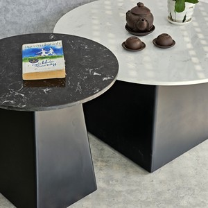 Table basse minimaliste à emboîter avec plateau en marbre et pieds en fer pour salon et entrée - Product Image 6