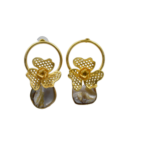 Boucles d'oreilles en laiton de haute qualité plaquées or Design élégant en nacre pour filles et femmes - Product Image 1