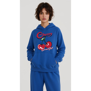 Felpa Oversize Unisex organica con Design stampato ciliegia ragazza dolce per la stagione invernale - Product Image 1