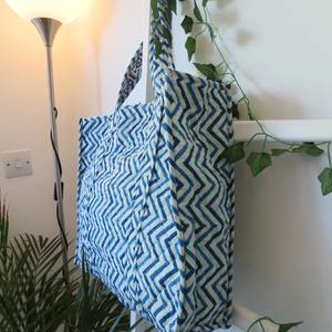 Sustainable Lady Bohemian Vintage Fashion Quilted Cotton Fabric <b>Tote</b> <b>Bags</b> <b>Canvas</b> Lining Zipper Closure Lightweight Travel - Product Image 3