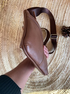 Bolso de viaje cruzado en el pecho para hombre, vintage, de cuero genuino a la moda, con logotipo personalizado, para el día de San Valentín - Product Image 4