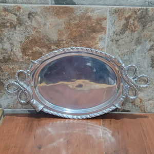 Elegante bandeja de servicio de aluminio con diseño tradicional hecho a mano, perfecta para cenas de lujo y reuniones festivas - Product Image 2