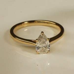 Bague exclusive en diamant cultivé en laboratoire 0.75 carats EF couleur VS1 clarté taille poire or rose argent IGI SGL bijoux certifiés - Product Image 1