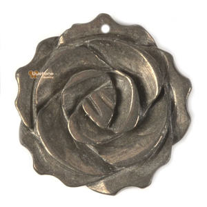 จี้หินไพไรต์ธรรมชาติแกะสลักลายดอกไม้ สำหรับทำเครื่องประดับ ขนาด 35x7 มม. น้ำหนัก 9-12 กรัม จากราชสถาน - Product Image 1