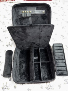 El estuche de joyería de cuero definitivo con cierre de cremallera Organizador multifunción y diseño atemporal - Product Image 4