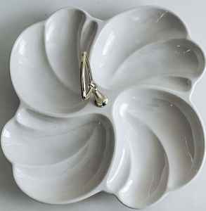 Plateau de rangement en céramique à 4 compartiments en forme de fleur de luxe couleur blanche accessoires de cuisine élégants pour la maison organisateur de fruits secs pour aliments - Product Image 6