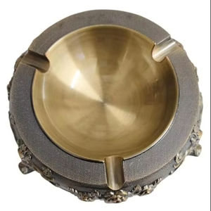 Cendrier décoratif en laiton avec motif gravé, cendrier en laiton pour usage intérieur et extérieur, cendrier de luxe en laiton pour table - Product Image 1