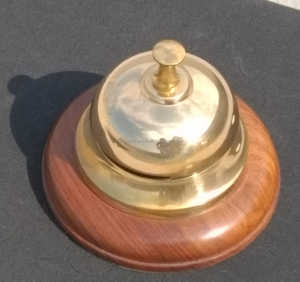 Campana de Recepción Redonda de Metal Plateado de Alta Calidad con Tema Náutico para Hoteles, Restaurantes y Cafeterías - Product Image 3