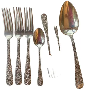 Couverts à motif floral gravé Couverts élégants et détaillés Parfait pour la table à manger, la cuisine et les occasions spéciales - Product Image 1