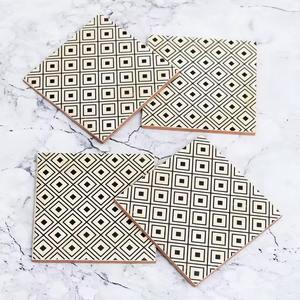 แผ่นรองแก้วสี่เหลี่ยมดีไซน์เนอร์สีดำและสีขาวทันสมัยสำหรับตกแต่งโต๊ะรับประทานอาหารเคาน์เตอร์ห้องครัวบาร์และติดตั้งในบ้าน - Product Image 3