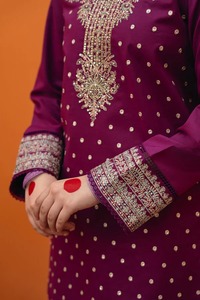 Lehenga Choli formel brodé en acrylique pour filles pakistanaises, pour les occasions de mariage, d'anniversaire et d'Eid - Product Image 4