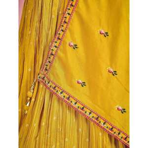 Atractivo Lehenga Choli de Georgette con Bordado de Espejo Color Mostaza con Dupatta para Vestimenta de Boda - Product Image 1