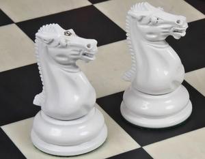 Pièces d'échecs Staunton originales de 1849, reproduites, finition laquée, rouge cramoisi et blanc ivoire, roi de 4,5 pouces, à prix avantageux - Product Image 5