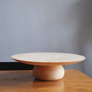 Support à gâteau en bois fait main avec un savoir-faire élégant, adapté aux occasions spéciales - Product Image 3