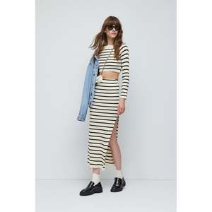 Ensemble décontracté en tricot rayé 2 pièces, jupe midi ample et haut court avec motif brodé pour l'automne, pour tenues - Product Image 2