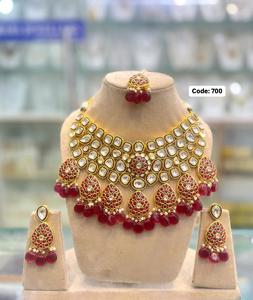 Ensemble de bijoux de mariée traditionnel Kundan Polki, collier et boucles d'oreilles indiens faits à la main pour un glamour festif de mariage à des prix abordables - Product Image 1