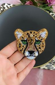 Broche Bordado con Cuentas de Aves Geométricas para Uso Casual, Broche Bordado con Cuentas Hecho a Mano con Logotipo Personalizado por glowin fashion - Product Image 6