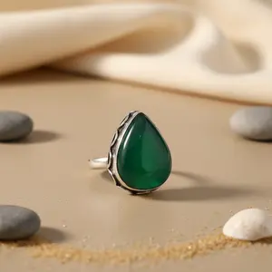 Anillo de Plata de Ley 925 con Ónix Verde para Mujer, Joyería con Piedra Preciosa en Forma de Mano, con Marca Privada Licenciada - Product Image 2