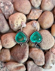 ต่างหูแฮนด์เมดสีเงินสเตอร์ลิงสี925ต่างหูผู้หญิงสวยต่างหูหินสีเขียว - Product Image 1