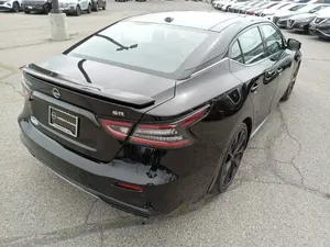 Nissan Maxima 2023 impecablemente limpio - Product Image 2