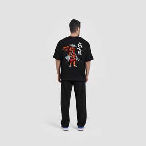 เสื้อยืดโอเวอร์ไซส์สีดำ ผ้าคอตตอนเจอร์ซีย์ 100% ระบายอากาศได้ดี ผ่านกระบวนการ Acid Wash น้ำหนัก 300gsm ลายเรียบ ทรงพอดีตัว มีทั้งแบบแขนยาวและแขนสั้น - Product Image 4