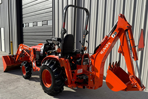 Tractor retroexcavador Kubota 4x4 usado y en buen estado para uso agrícola y de construcción - Product Image 2