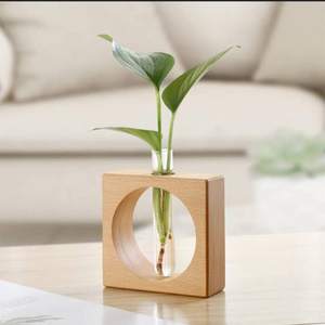 Vase en bois avec cinq tubes en verre de haute qualité Look moderne Finition naturelle Vase en verre en bois élégant pour une utilisation de table - Product Image 4