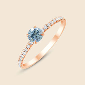 Anillo de diamantes redondos microcortados azul hielo cerúleo de 0.3 quilates F-VS en oro macizo de 14K con engaste pavé para novias - Product Image 3