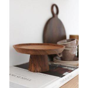 Présentoir à gâteaux en bois de style fermier tendance avec un design vintage, conçu pour des présentations élégantes de gâteaux et de pâtisseries - Product Image 1