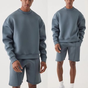 Conjunto de Sudadera y Pantalones Cortos Deportivos Extra Grandes para Hombre, Estilo Holgado, con Estampado DTG y Serigrafía - Product Image 3