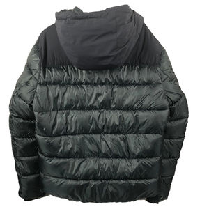 Chaqueta acolchada Diseño personalizado Detalles de punto deportivo se presenta en la capucha y los puños Chaqueta de hombre con Dos bolsillos grandes - Product Image 5