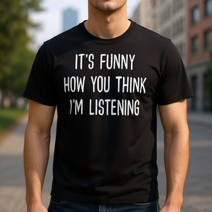 T-shirt sardonica 'Ignorant' con stampa 'È divertente come pensi che io stia ascoltando', nera, da uomo, promozionale - Product Image 3