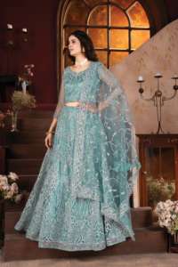 Filet brodé lourd de qualité d'exportation Lehenga Choli avec Zari et paillettes pour la mariée et la fête disponible au meilleur prix - Product Image 5