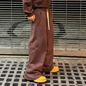 Pantalon de survêtement évasé personnalisé HUILIN poids lourd 500 GSM en molleton de coton avec logo imprimé pour hommes pantalon de survêtement ample jambe droite pour hommes - Product Image 4