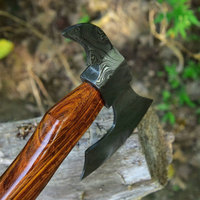 Hache en acier Damas personnalisée, outil d'extérieur fait à la main avec un design classique et une poignée en bois, haches en acier Damas