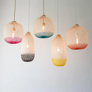 โคมไฟแขวนทำจากไม้ไผ่ทอมือสองสี สำหรับแสงสว่างในบ้านสไตล์โมเดิร์นรัสติก - Product Image 1