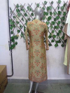 Vêtements ethniques indiens Kurta imprimée numériquement pour femmes pour les occasions de mariage et de fête d'Inde - Product Image 4