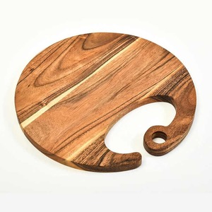 Tabla de cortar grabada personalizada para uso en la cocina, un elegante regalo personalizado para los amantes de la cocina, bodas, inauguración de casa - Product Image 6