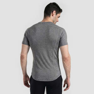 Camiseta de Compresión Tejida 100% Poliéster, Compresión Lineal (Color Carbón), Corte Ajustado, Diseño Personalizado con Patrón Sólido - INS - Product Image 2