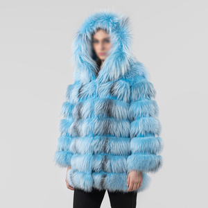 Chaqueta Transpirable de Primera Calidad con Capucha, Fabricada con Pelaje Sintético de Zorro Azul, 100% Poliéster - Product Image 3