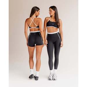 Soutien-gorge de sport rembourré imprimé Liberate pour femme - Léger, décontracté, pour la gym et l'entraînement, noir-blanc - Product Image 2