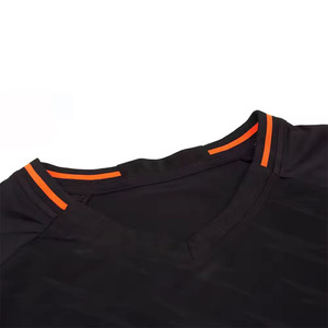 Uniforme de football d'hiver professionnel pour clubs Logo personnalisé broderie 100% panneaux de maille en polyester Ventilation améliorée pour un maximum - Product Image 4
