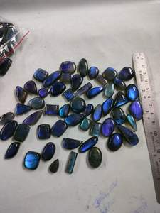 Labradorite naturelle bleu feu mix forme de pierre précieuse pour la fabrication de bijoux cabochon spectrolite arc-en-ciel noir - Product Image 5